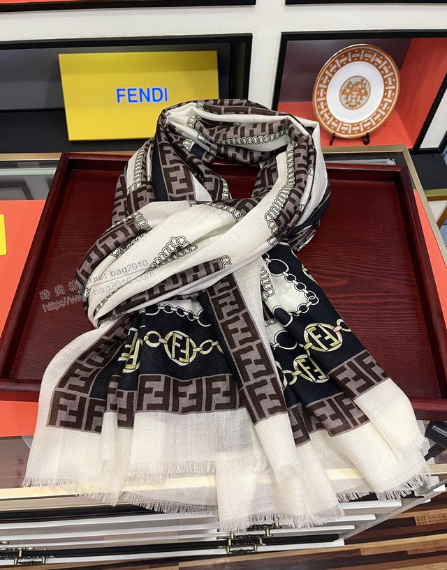 FENDI百搭款女士印花長巾 芬迪2021最新款頂級羊絨圍巾  mmj1542